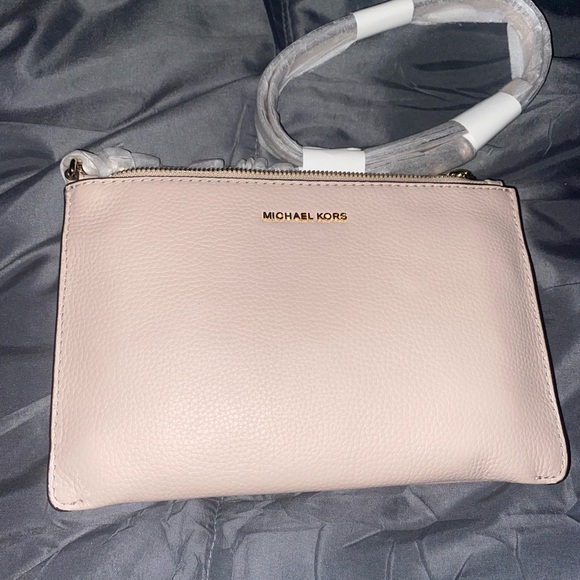 Light Pink Micheal Kor’s Purse !! - Picture 3 of 7